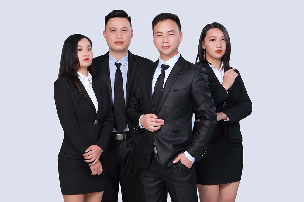 東勝物流客戶(hù)經(jīng)理合影