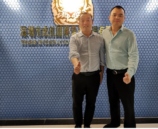 深圳市某貨運代理公司運輸香港合作圓滿完成，合影留念