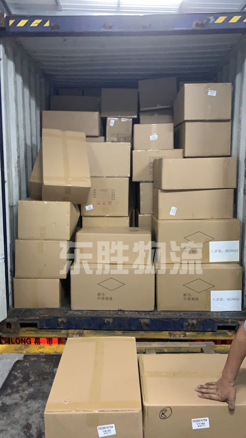 一次性防護口罩出口香港,口罩裝車運輸香港案例圖