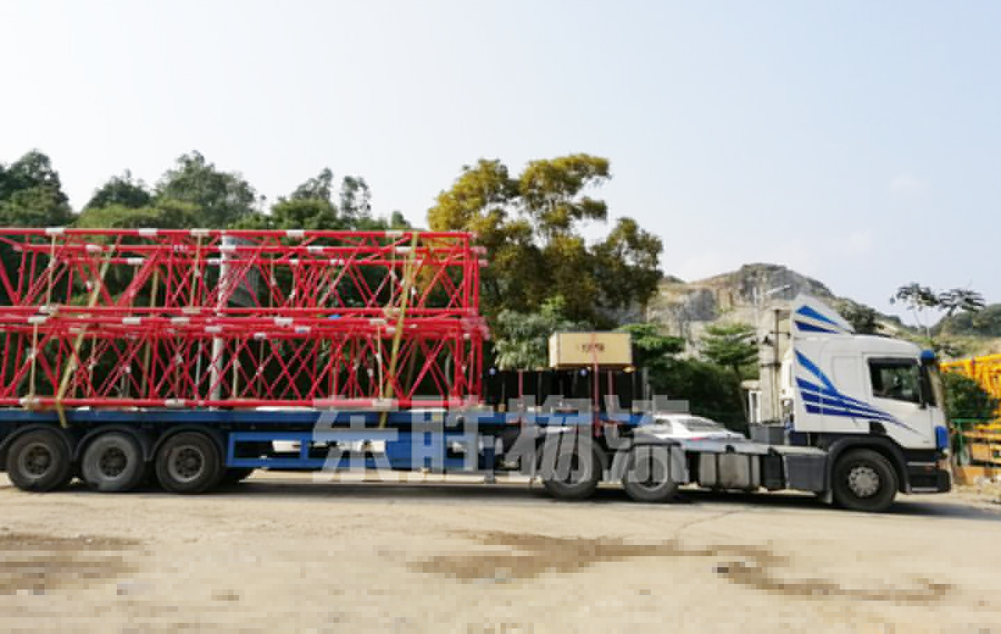 佛山物流到香港，佛山發(fā)貨到香港公司；深圳東勝物流中港平板車運(yùn)輸案例圖